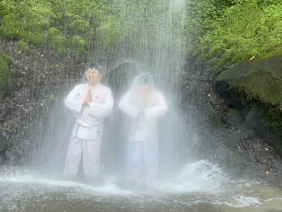 右と左で左右差すごいように見えるけど、どっちも同じくらい降ってきてる