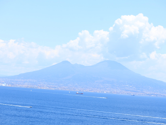 ナポリ湾とヴェスヴィオ火山