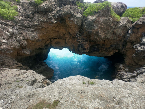 洞窟の後は抜群の景色(大海原の入り口)