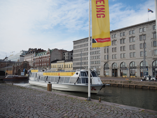 黄色い旗が目印です