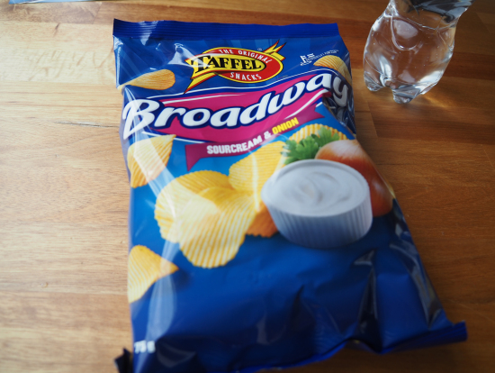 船内の売店でポテチ買いました