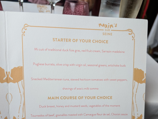 前菜、メイン、デザートともに3種類からチョイスです　男性でも十分な量でした