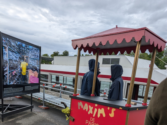 乗り場にはこんなワゴンが出ています