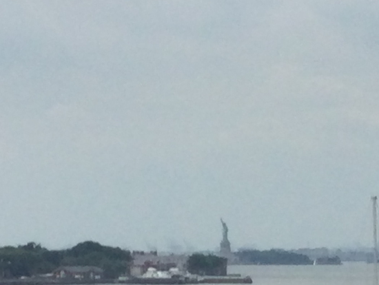 霞む自由の女神