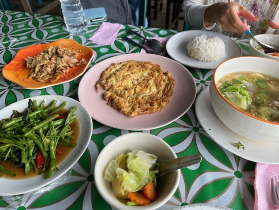 ゴールデントライアングル公園手前のお店でランチ、超絶美味しかった