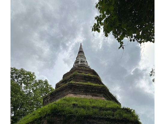 チェンマイにも同名のお寺ありますがこちらはチエンセーンのワット・チェーディー・ルアン(Wat Chedi Luang) 歴史を感じられます