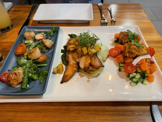 メインコースの盛り合わせ