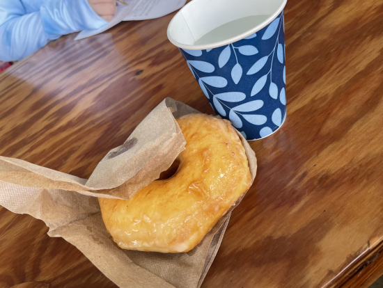 軽食のドーナツ