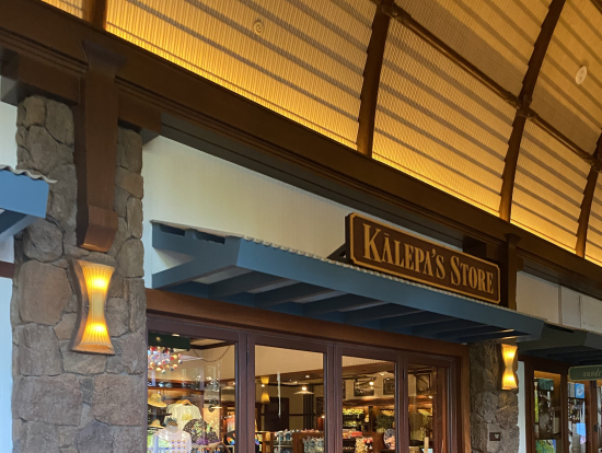 アウラ二グッズのお店は入る前から緊張します