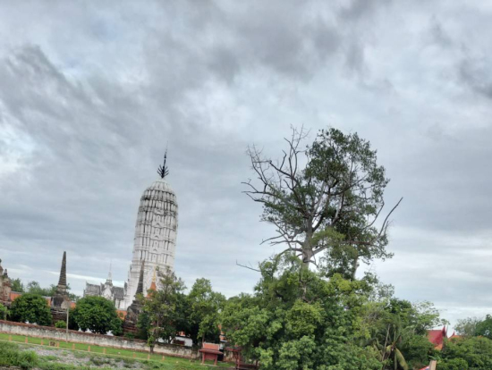 ホテル『サラ アユタヤ(SALA AYUTTHAYA)』でディナー。景色もよく美味しかった!!