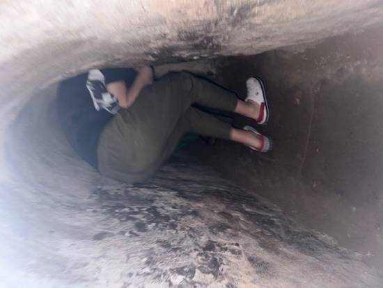 トンネルは中腰移動。40mでもなかなかキツイです