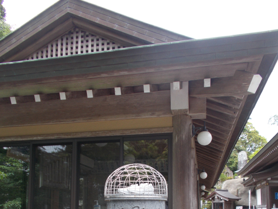 ④三石山観音寺の門をくぐった先にあの金メダリスト寄贈の石碑が!