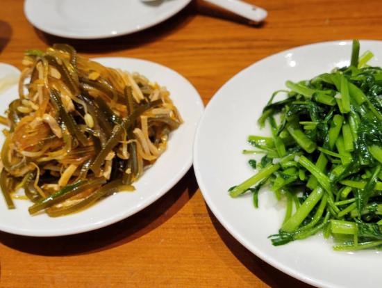 おつまみと空芯菜
