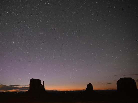 夜明け前のモニュメントバレー