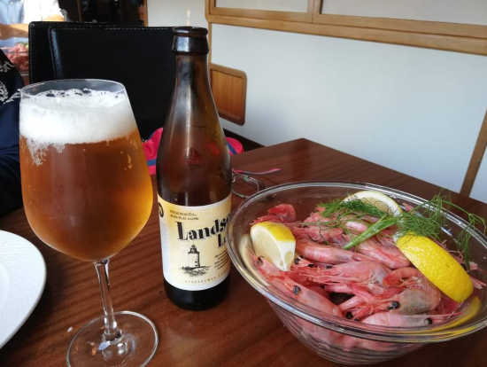 ボールにいっぱいの海老