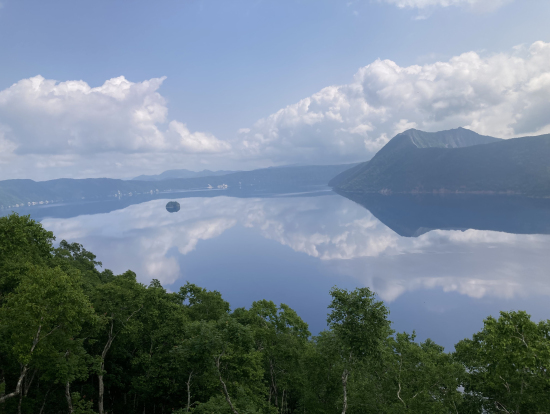 鏡面のような摩周湖