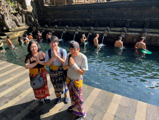 ティルタ・エンプル寺院にて、次は沐浴したい