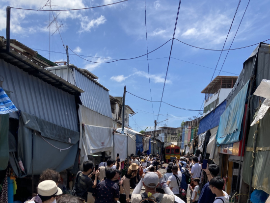 メークロン市場の様子