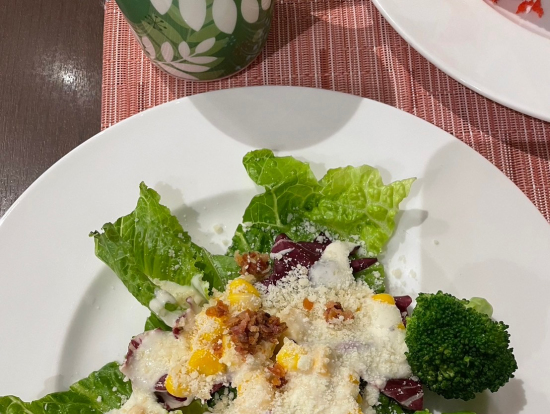 チーズたっぷりサラダ