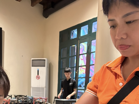 お世話になったガイドさん。鍋を作ってくれました!