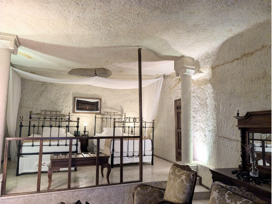 洞窟ホテルの部屋。