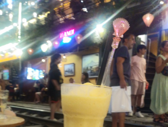 線路脇でのティータイム