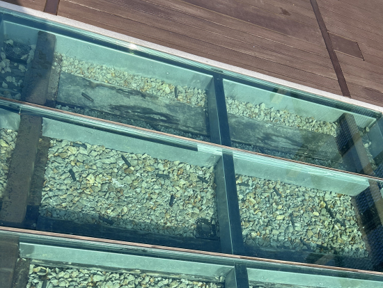 線路に残る薬莢