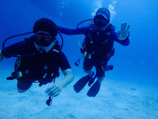 スタッフの方と一緒に撮影