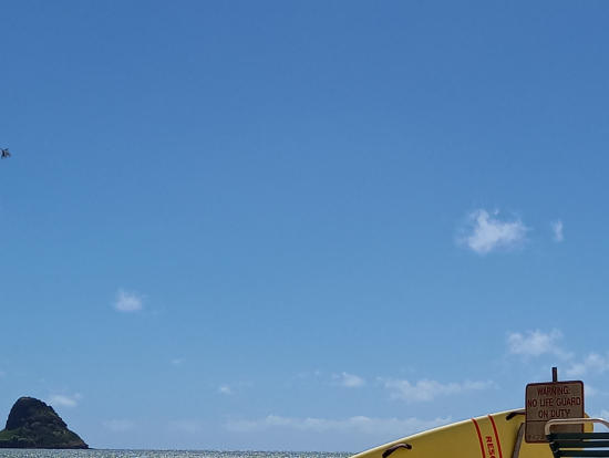 波もなく穏やかなビーチです。