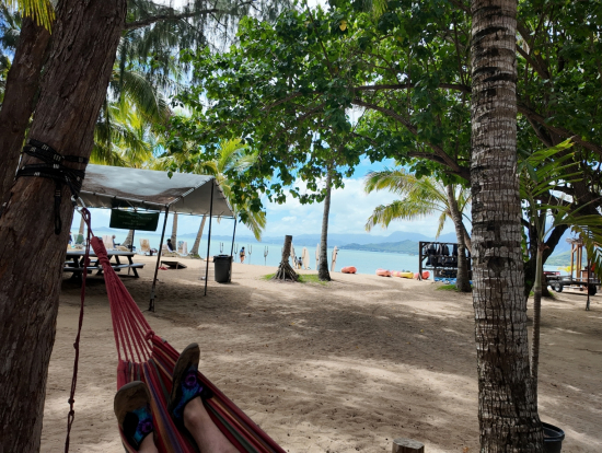 ハンモックに揺られながら海を眺めるだけでも最高です