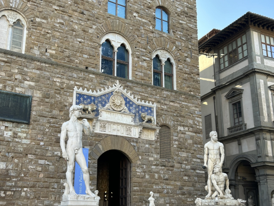 待ち合わせ場所ダビデ像前(シニョーリア広場ヴェッキオ宮殿前)