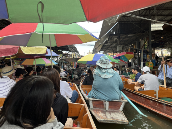 水上マーケット　200バーツ別に追加にはなりますがしないと楽しめない！