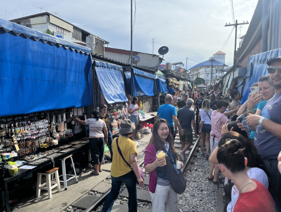 ガイドさんがいい席を確保してくれました