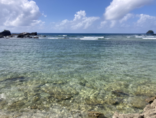 島内散策時の岩場エリア