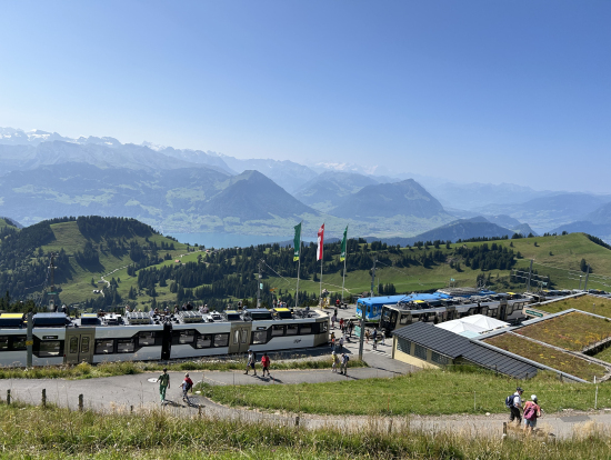 リギの頂上からアルプスを望む