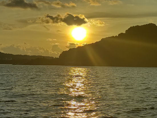 船上からの夕陽です