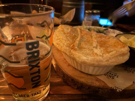 ”The Ship Tavern” での食事 Pie of The Day