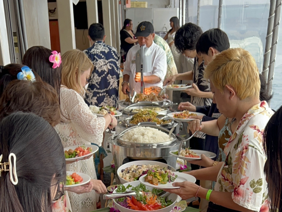 2階のビュッフェ　果物とデザートもありました