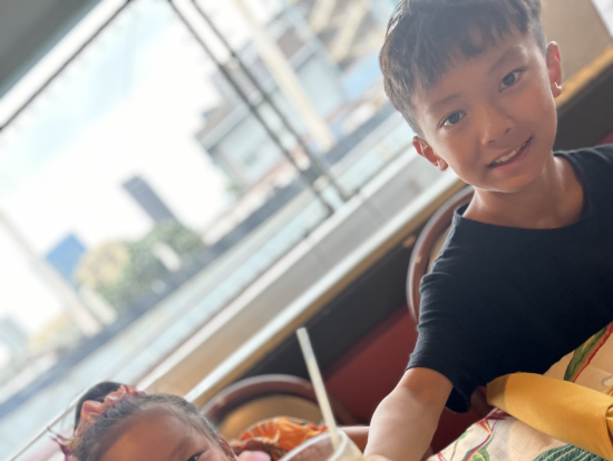 マイタイとパインジュースで乾杯