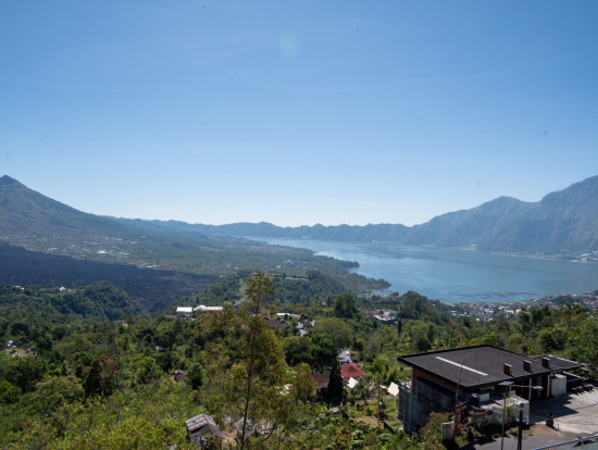 アグン山が見える景色の良いところで一休み