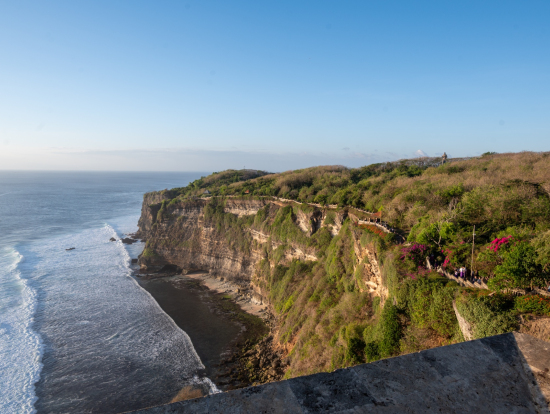 ウルワツ寺院はこの崖の風景が素晴らしい