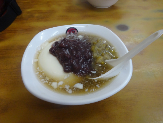 トッピングが選べる豆花。暑い日だったので生き返りました。