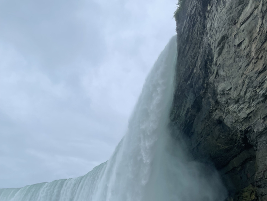 ジャーニー・ビハインド・ザ・フォールズ