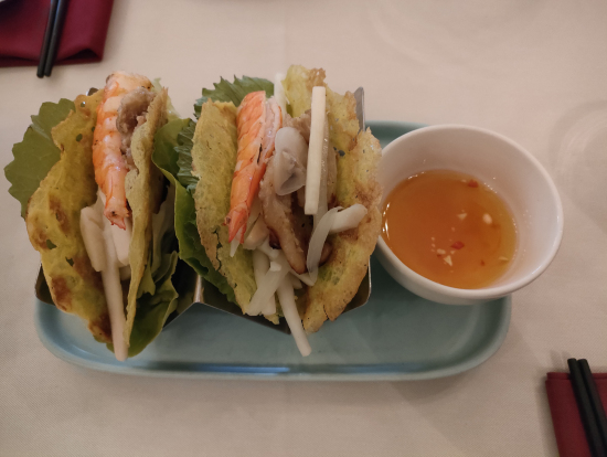 ホアトゥックでのバインセオ。最高に美味でした。