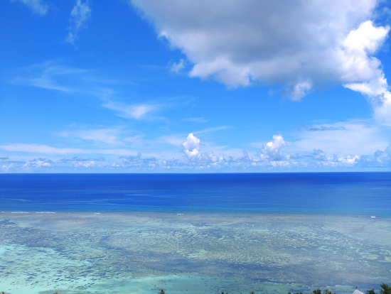 午前は快晴、午後はスコール。