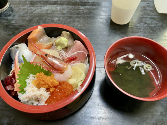海鮮丼とお吸い物