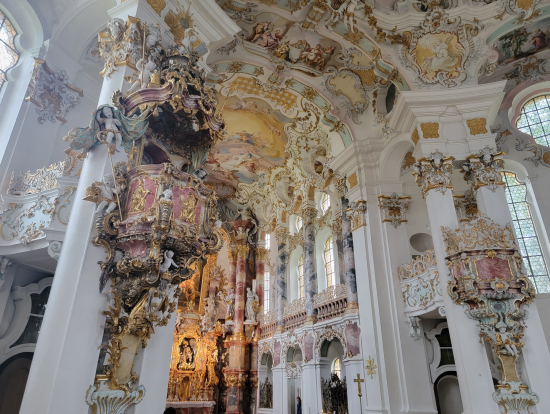 ヴィース教会の内装