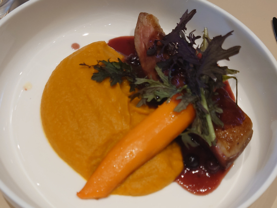 メインはアヒルの肉にしました