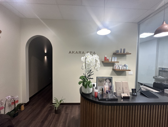 新しい店舗ということでとても綺麗でした!受付前のコスメが気になりとても良い香りの化粧水を購入しました!