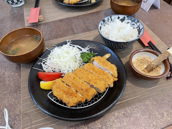 なぜかとんかつ